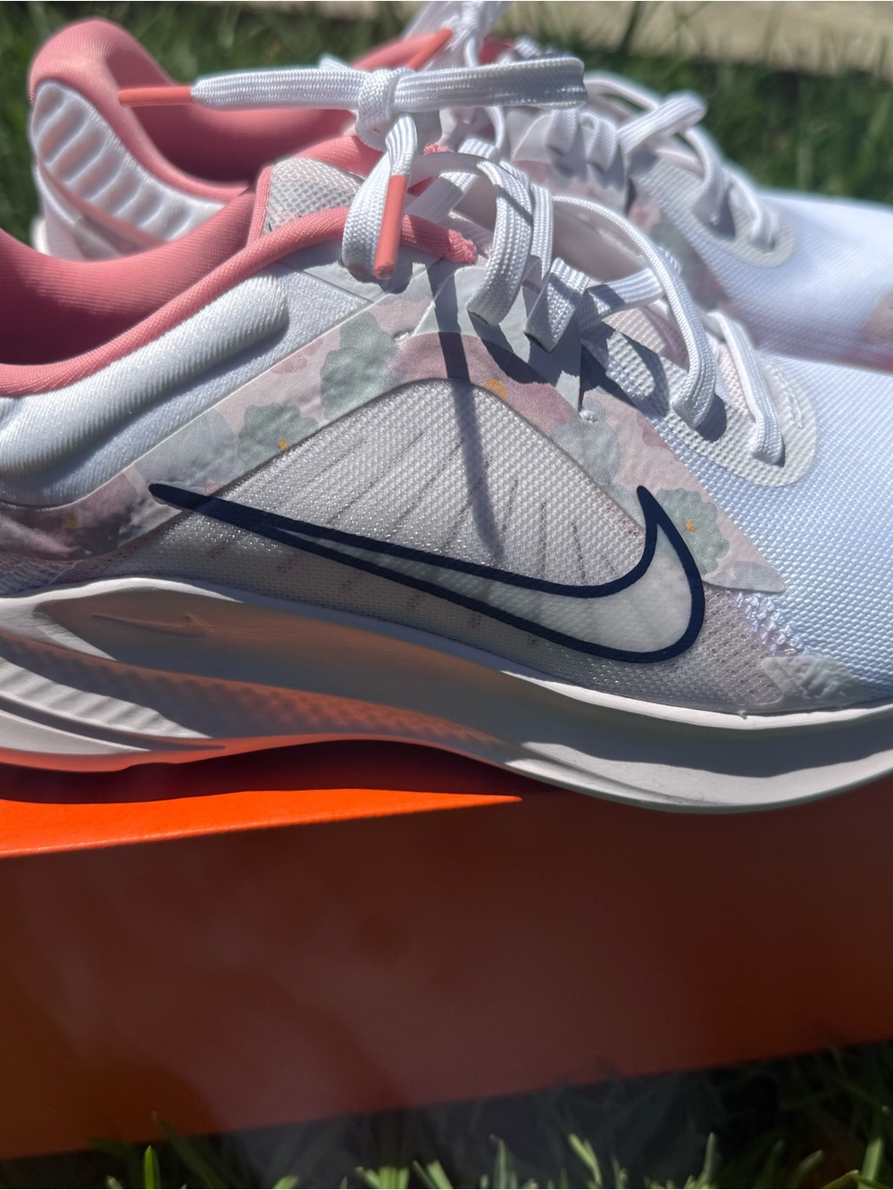 Nike Women's White and Pink Running Sneakers - Picture 3 of 6